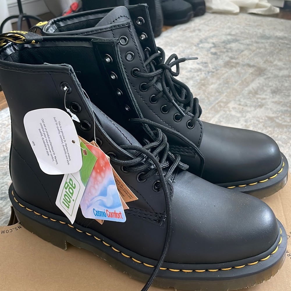 Dr Martens Man Shoes. Brand new size 9.
